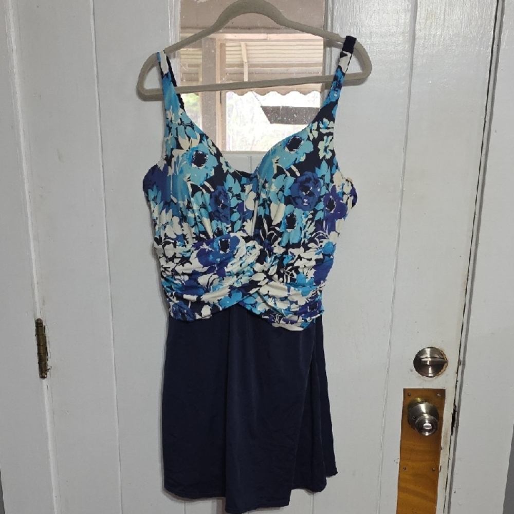 Swimsuits For All Womens‎ Swimdress Bra Shades Of Blue Floral Ruching Sz 22 EUC